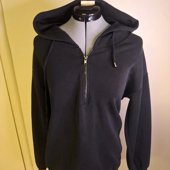 Orange Kiss Black Sweatshirt W/Butterfly, Hooded with Tie.      Size Med - Picture 5 of 9